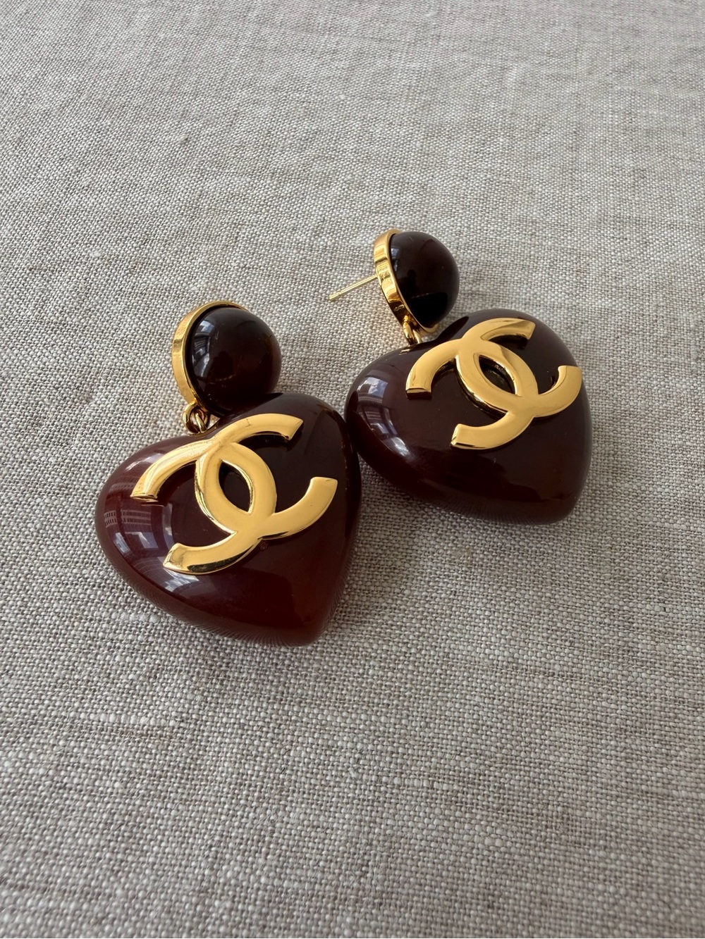 🤎Chanel Brown Heart Drop Earrings with Gold CC Logo✨ - Picture 3 of 9